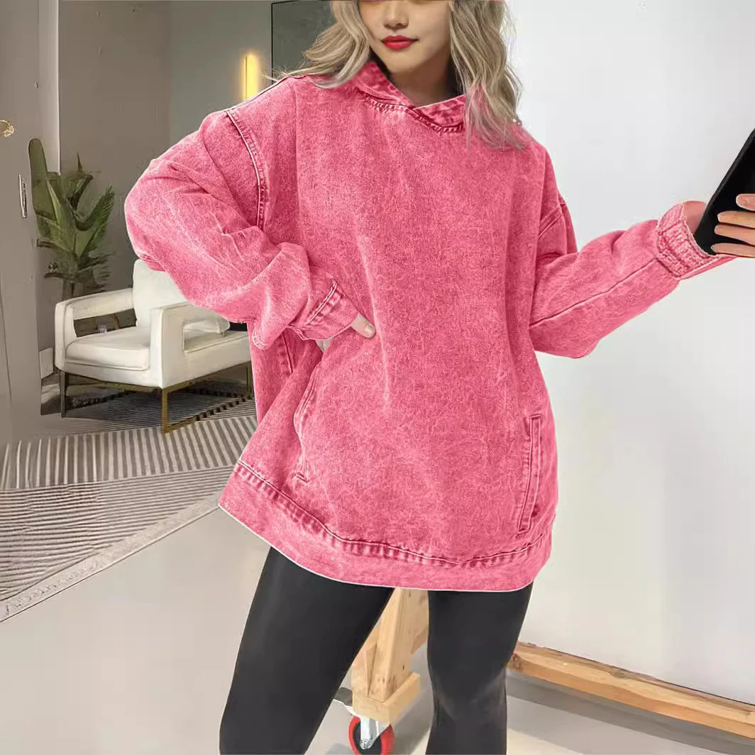 Felpa con cappuccio in denim ampia da donna, comoda e alla moda. Perfetta per un look casual e versatile, ideale per tutti i giorni. — foto 7