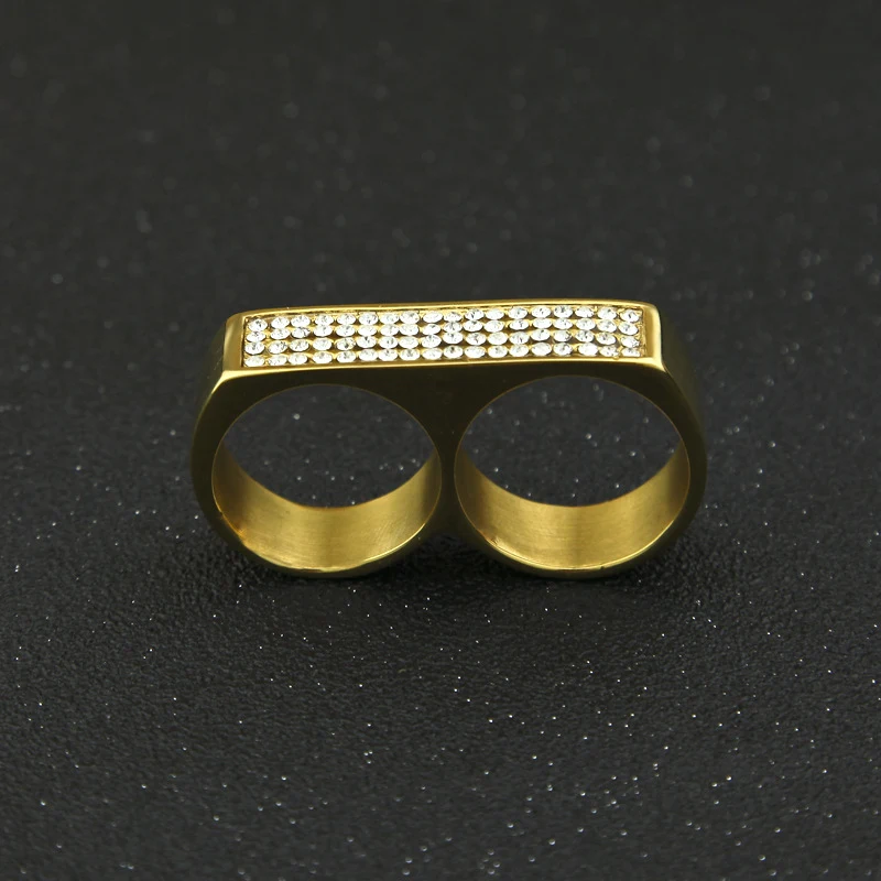 Anel masculino com furo duplo – estilo e atitude. Design moderno e ousado para o homem contemporâneo. Conforto e elegância em uma só peça. — foto 4