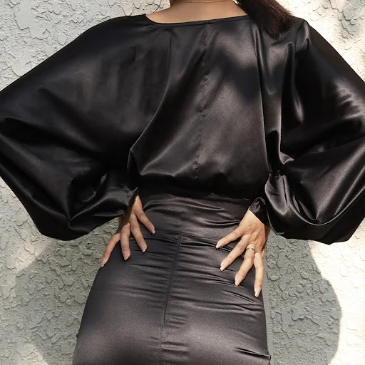 Title 3, Sexy V-neck solid color lantern sleeve blouse w...