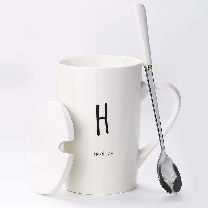 Ceramic Mug With Lid and Spoon for Couples. Trendy drinking cup for a perfect coffee or tea experience, designed for bot — photo 4