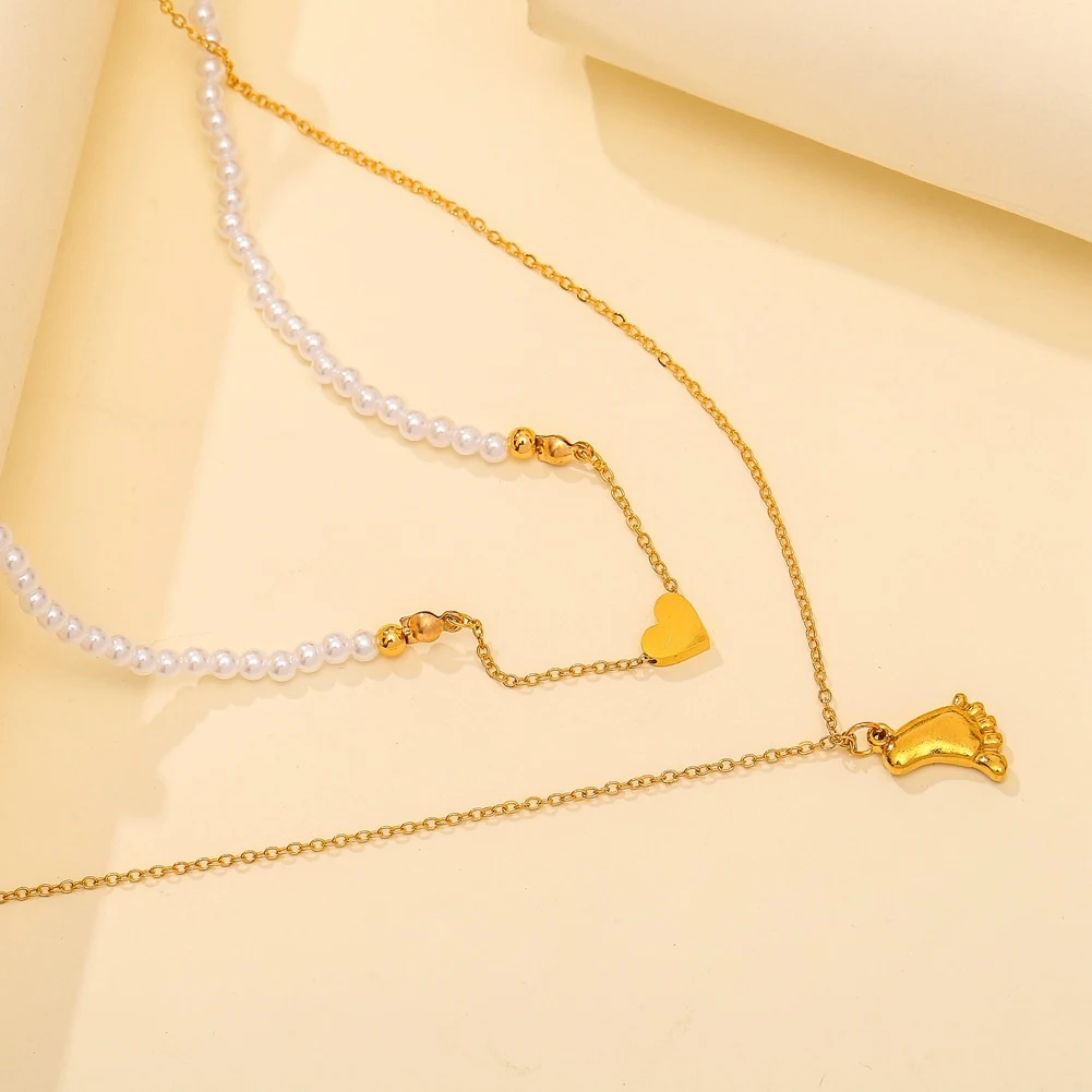 Corrente de clavícula de aço titânio com pérolas em formato de coração, elegante e delicada, ideal para presentear e complementar seu visual. — foto 5