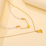 Corrente de clavícula de aço titânio com pérolas em formato de coração, elegante e delicada, ideal para presentear e complementar seu visual. — foto 5