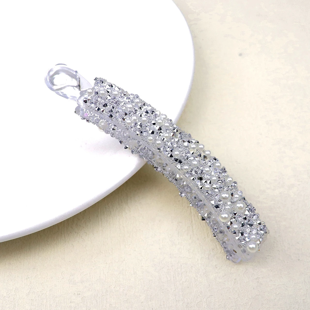 Diamond In The Debris 10cm bananenclip parel haar bun. Creëer eenvoudig elegante kapsels met deze modieuze en praktische haaraccessoire. — foto 8