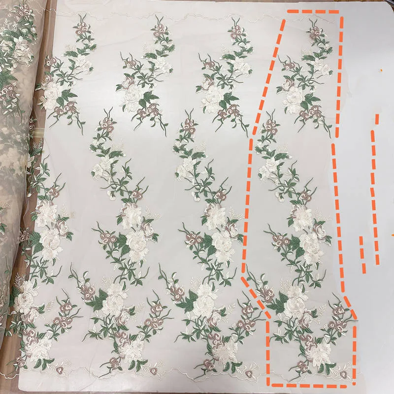 Pizzo multicolor ricamato al computer per decorazione abbigliamento bambini, abiti da sera e accessori. Aggiungi un tocco speciale alle tue creazioni. — foto 22