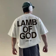 Camiseta masculina gola redonda com estampa de letras manga curta. Conforto e estilo casual para o dia a dia. Ideal para um visual moderno e despojado. — foto 1
