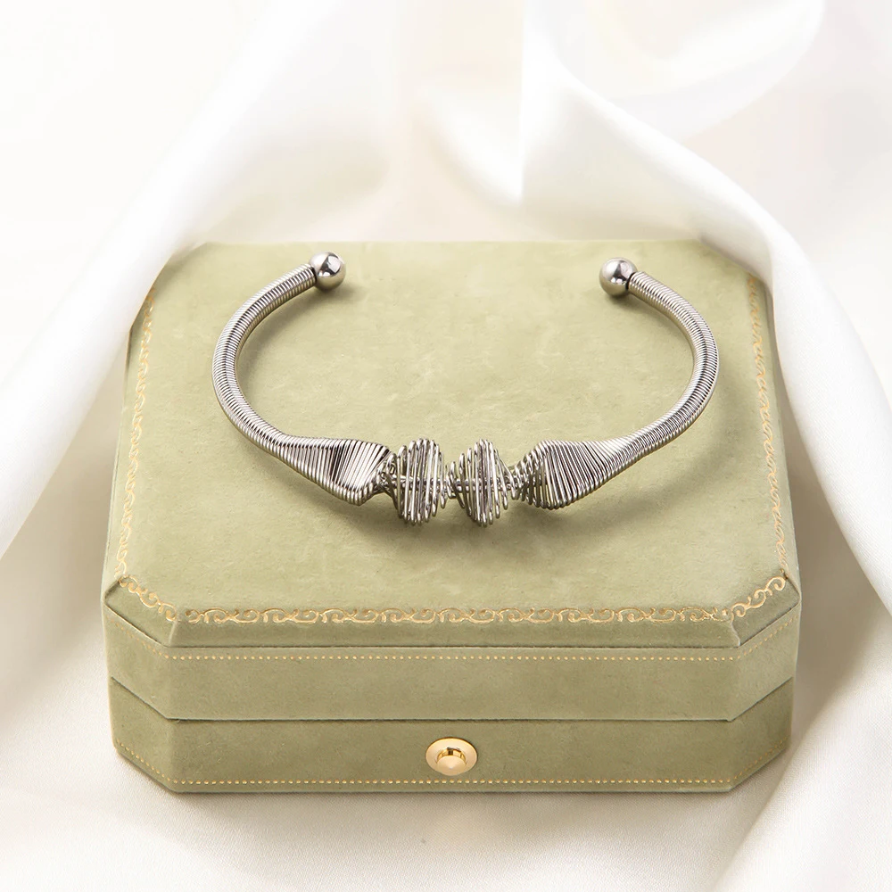 Pulseira aberta de aço inoxidável entrelaçada, fashion, design tecido, sem fim, elegante e durável, acessório de moda moderno. — foto 11