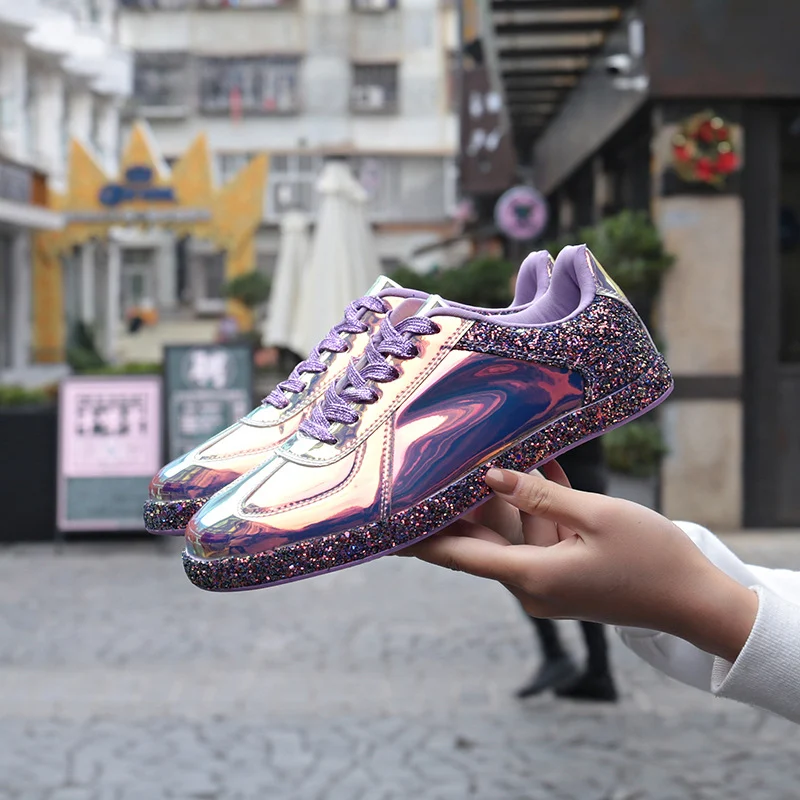 Title 6, Trendy schoenen van glanzend leer met spiegelkl...