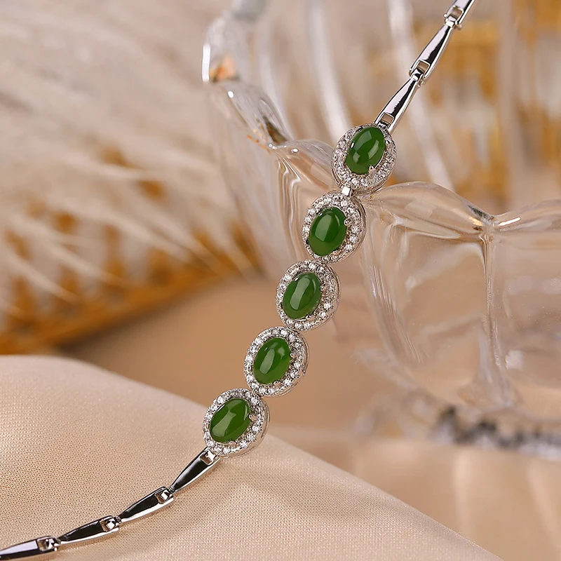 Pulseira feminina de jade Hotan banhada a ouro, elegância atemporal. Desfrute da beleza natural e brilho dourado, perfeita para qualquer ocasião e realça seu estilo. — foto 2