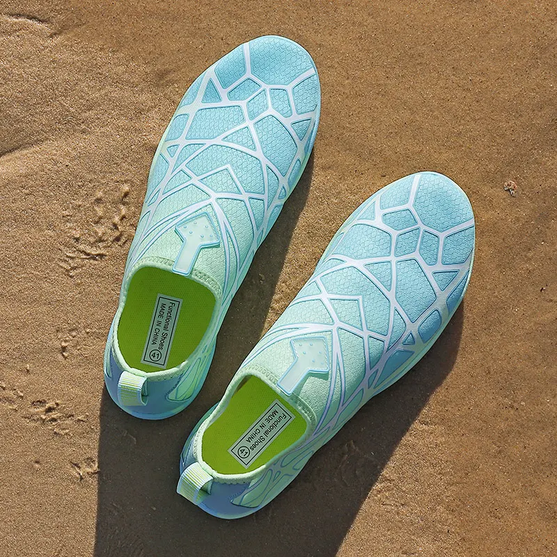 Sapatos de praia outdoor de secagem rápida para wading e natação. Conforto, proteção e praticidade para suas atividades aquáticas. Ideal para o verão. — foto 2