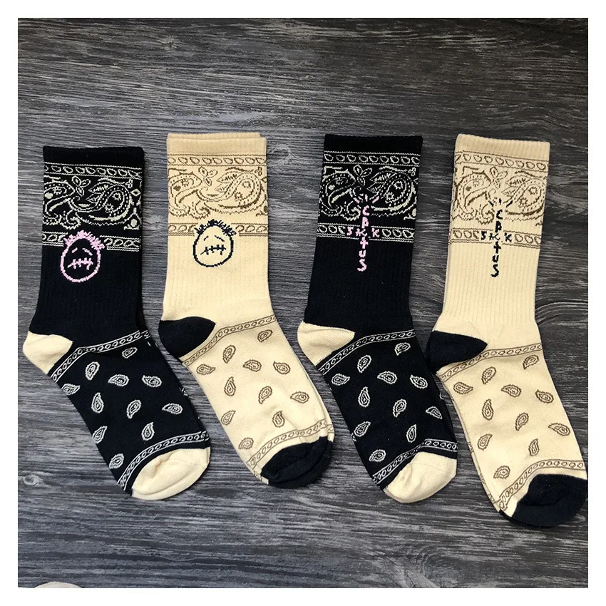 Cashew flower letter expression cotton sports socks — photo 1