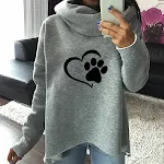 Top con cappuccio e taglio irregolare da donna. Stile unico e confortevole per un look casual e alla moda. Perfetto per ogni occasione. — foto 1