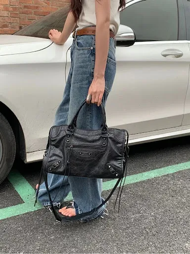 Title 5, Large Capacity Single-shoulder Cross-body Rivet...