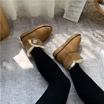 Botas de neve femininas de cano médio, sola reta e forro de pele, perfeitas para o inverno. Conforto e calor garantidos na neve e frio. — foto 3