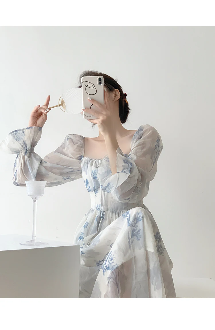 Vestido com estampa floral de fada, toque avançado para uma sensação extraordinária e estilo único. Ideal para diversas ocasiões. — foto 4
