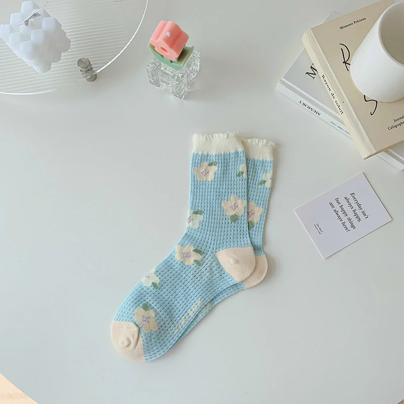 Title 3, Womens Tulip Flower Glass Silk Socks