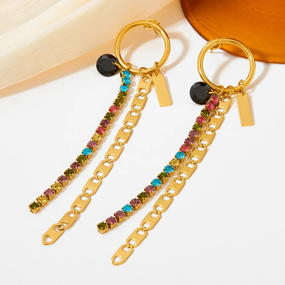 Brincos longos de design original com borlas coloridas e strass, adicionam brilho e elegância ao seu visual, perfeitos para festas e eventos especiais. — foto 13