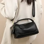 Bolsa crossbody de couro macio grande capacidade estilo travesseiro feminina, portátil e de ombro, ideal para transportar tudo com estilo e conforto — foto 7