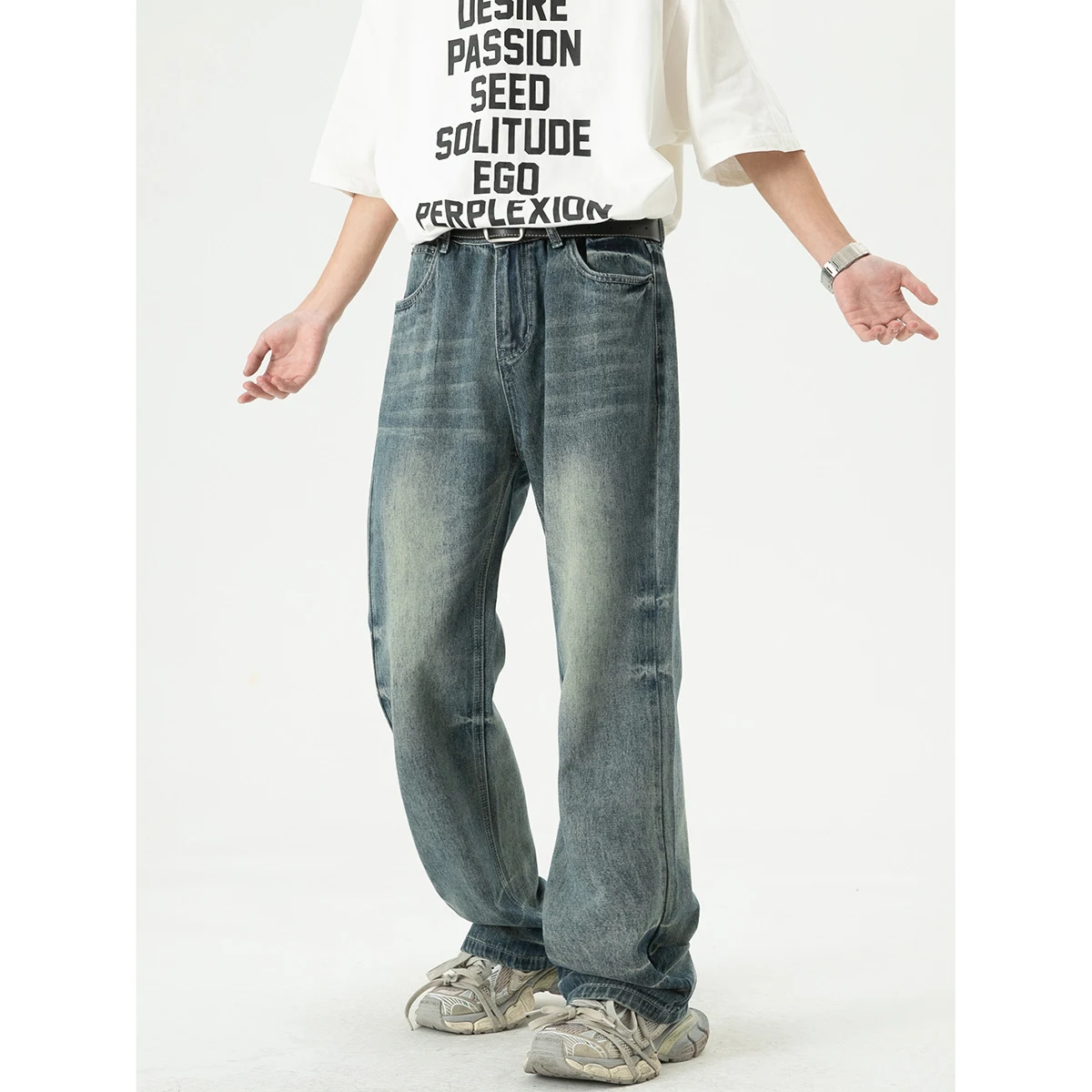 Retro Washed Denim Bell-Bottom Pants for Women. High-waisted, comfortable flared jeans for a vintage-inspired, stylish l — photo 1