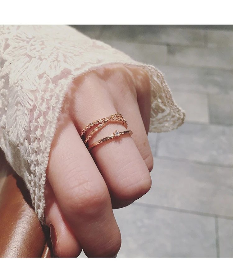 Anel de moda feminino, um acessório estiloso para realçar seu visual em qualquer ocasião. Design moderno e elegante, perfeito para você. — foto 2
