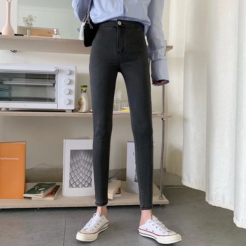 Jeansmode voor buiten, met wikkelontwerp, perzik-effect voor de heupen en billen, modieuze broek. — foto 7