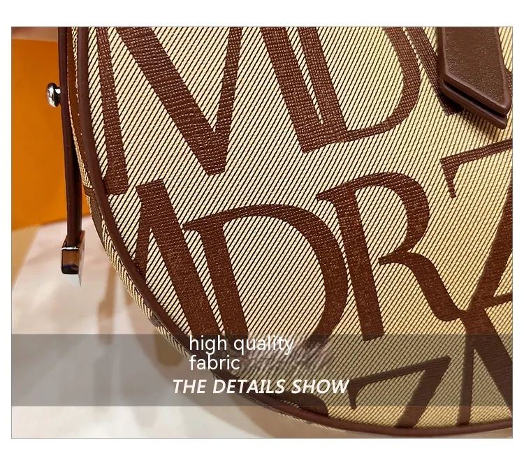Bolsa de ombro e axila com estampa moderna, popular e estilosa. Perfeita para carregar seus itens essenciais com praticidade e elegância. — foto 30