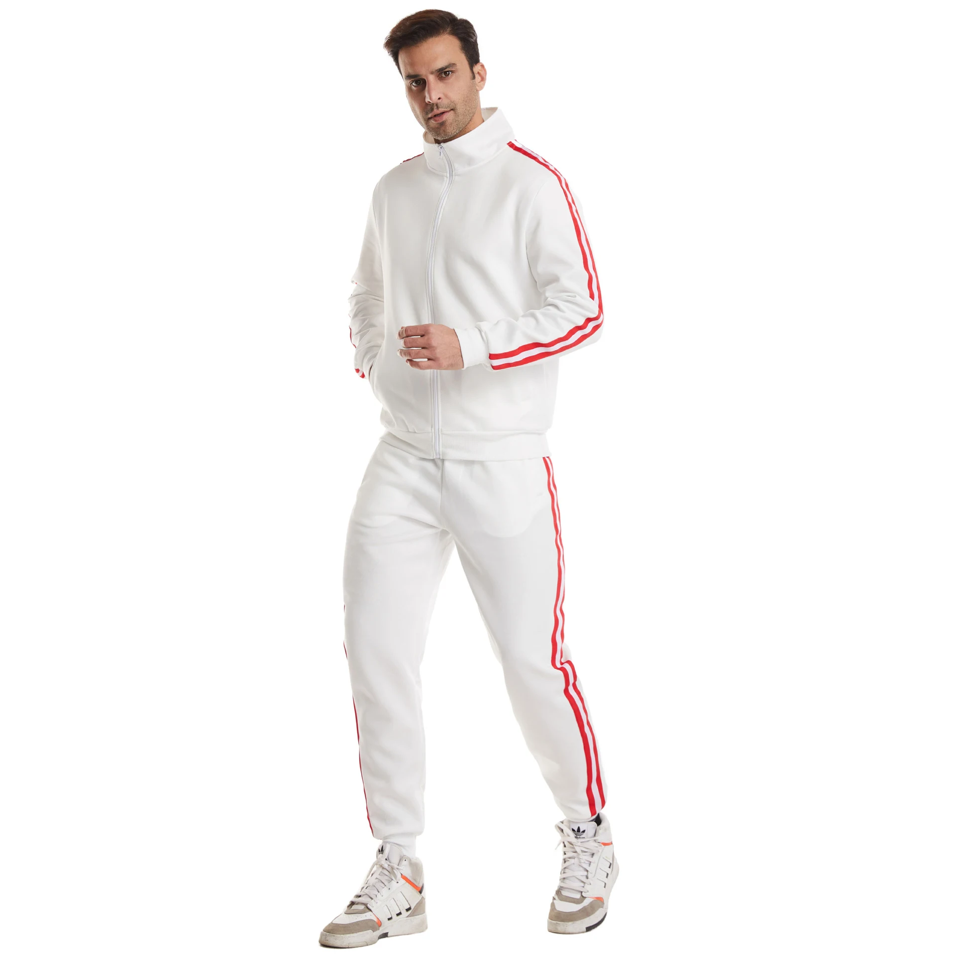 Giacca da uomo alla moda, tuta sportiva e tempo libero, cardigan con collo a lupetto. Abbigliamento sportivo maschile per un look casual e confortevole. — foto 22
