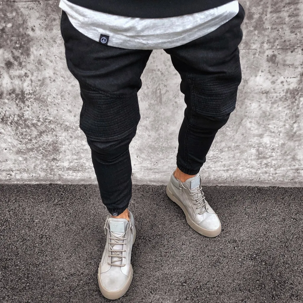 Explosieve heren jeans lichtblauw skinny. Stijlvolle jeans voor mannen die hun figuur willen accentueren. Comfortabel en modieus, perfect voor elke dag. — foto 4