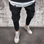 Explosieve heren jeans lichtblauw skinny. Stijlvolle jeans voor mannen die hun figuur willen accentueren. Comfortabel en modieus, perfect voor elke dag. — foto 4