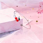 Pulseira de cereja feminina Joia para mão Adicione um toque charmoso e delicado ao seu visual com esta pulseira elegante. — foto 10