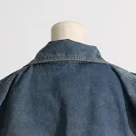 Casaco de cintura ajustada com cadarço, lapela e comprimento médio. Define a silhueta, elegante e versátil, perfeito para um visual sofisticado. — foto 19