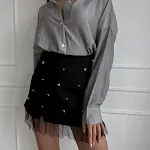 Saia elegante de cintura alta com detalhes em mesh e miçangas, fenda pequena, ideal para o trabalho — foto 4