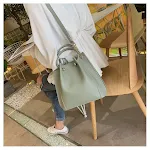 Bolso Bandolera Amplio de Hombro Único para Conectividad Óptima Espacioso y Elegante Ideal para el Día a Día y Viajes — foto 12
