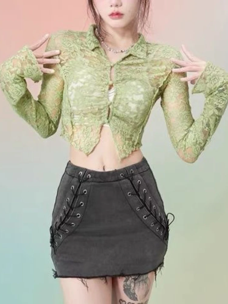 Top con maniche corte e lunghe da donna, camicie di temperamento per un look alla moda. Perfette per ogni occasione, comfort e stile. — foto 3