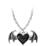 Colar feminino com asas de coração de diabo preto, um acessório gótico único. Ideal para expressar seu estilo sombrio e elegante, perfeito para qualquer ocasião. — foto 3