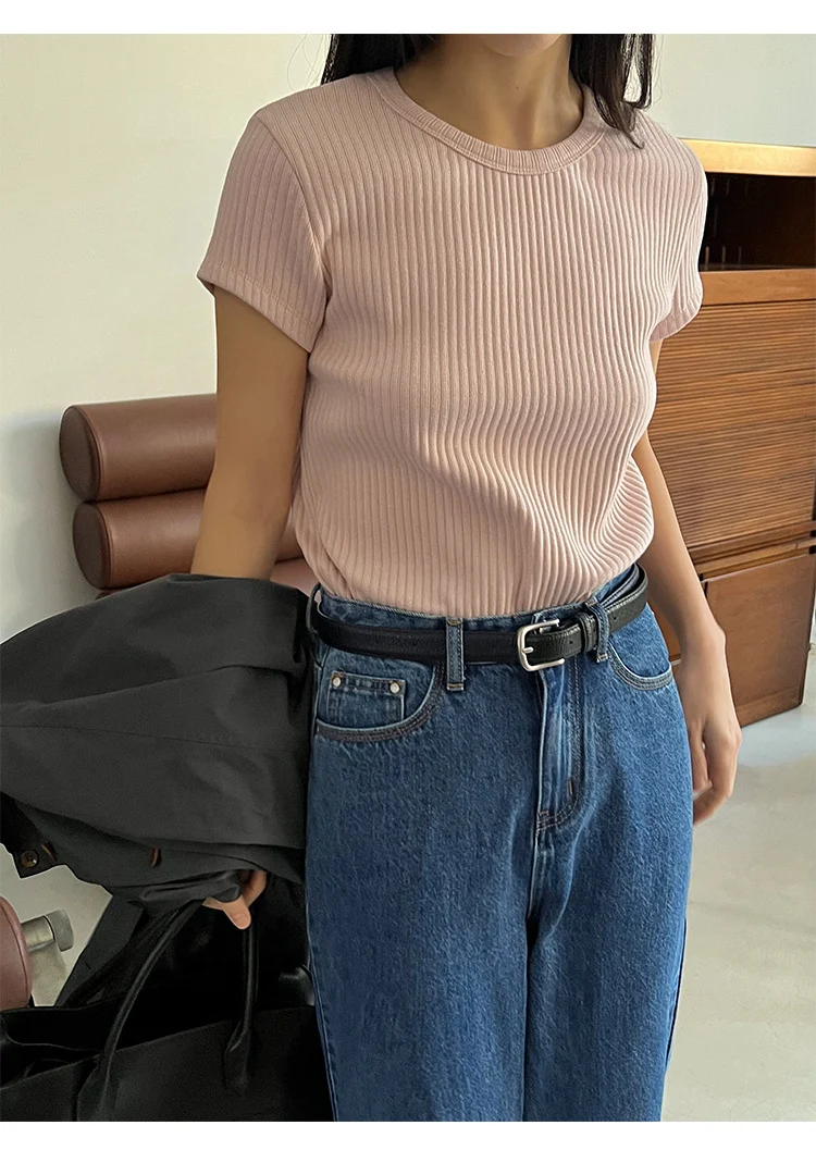 Camiseta feminina de verão com gola redonda e manga curta — foto 15
