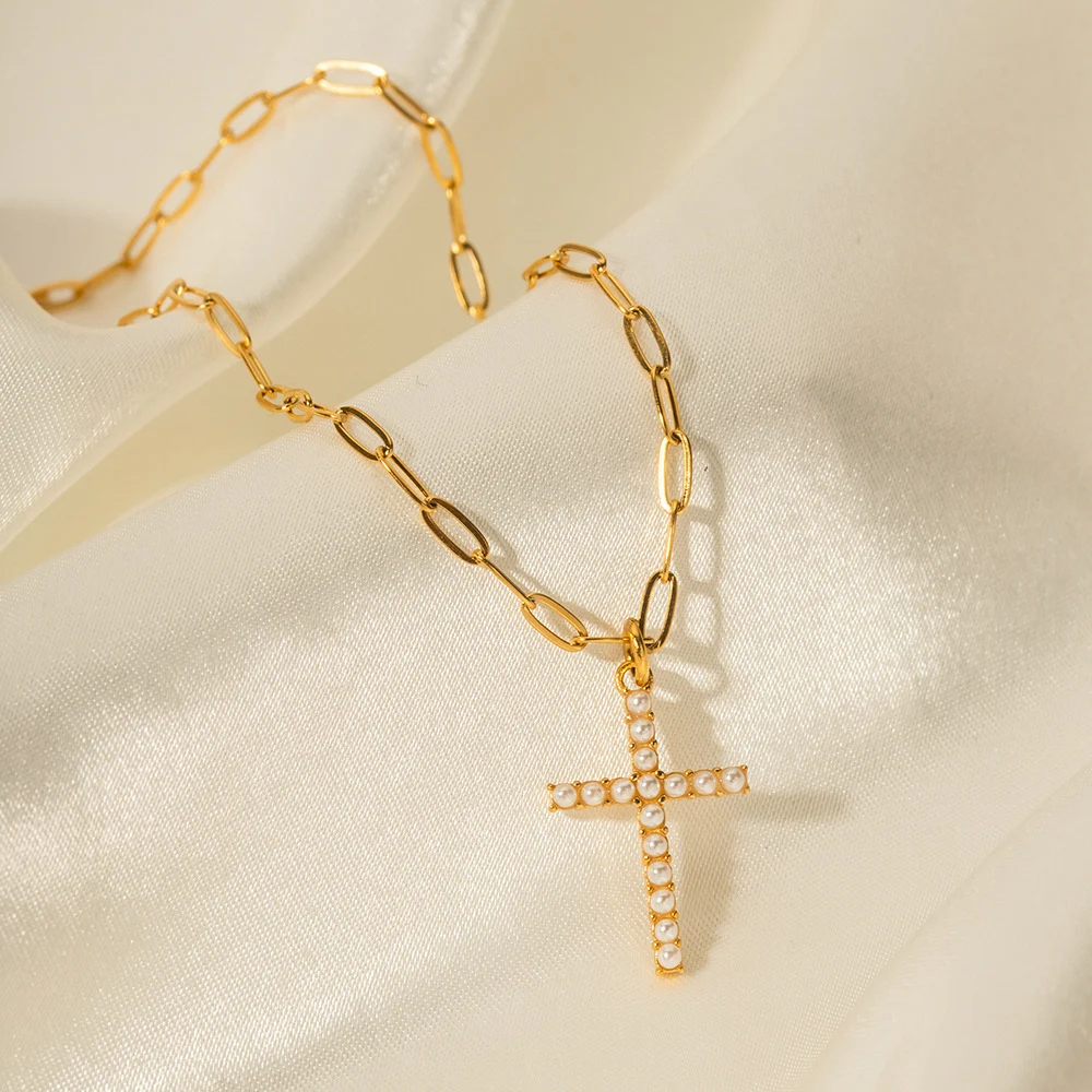 Colar com pingente de cruz de pérola incrustada em aço inoxidável, um acessório elegante e significativo para expressar sua fé com estilo. — foto 3