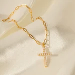Colar com pingente de cruz de pérola incrustada em aço inoxidável, um acessório elegante e significativo para expressar sua fé com estilo. — foto 3
