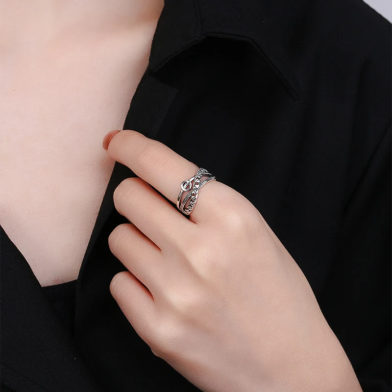 Anel irregular de cruz com costura em prata de lei, design moderno e elegante para mulheres, perfeito para presente ou uso diário. — foto 9