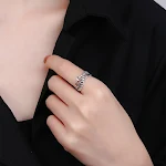Anel irregular de cruz com costura em prata de lei, design moderno e elegante para mulheres, perfeito para presente ou uso diário. — foto 9