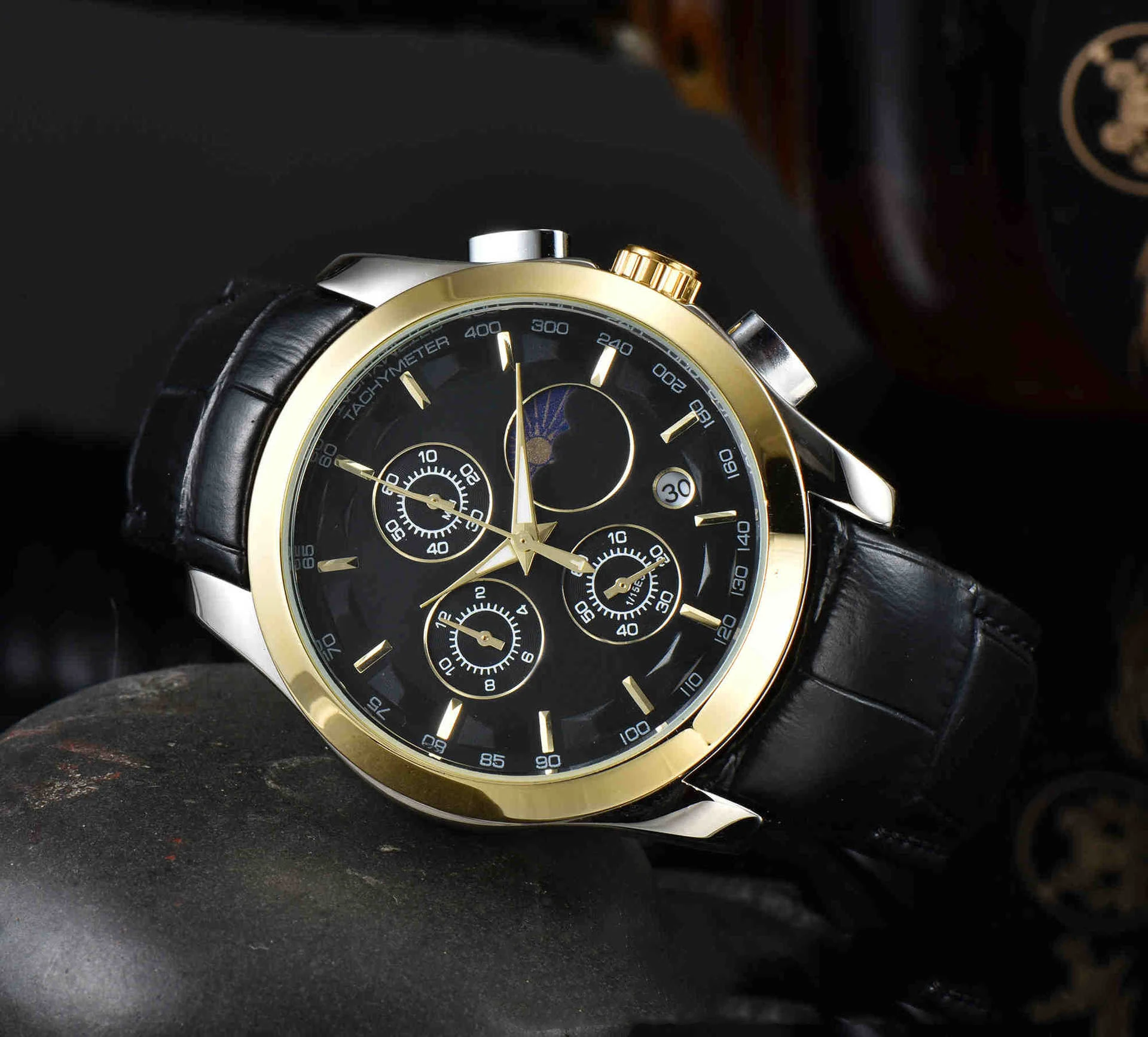 Heren horloge met zes wijzers en kalender, een stijlvolle combinatie van functionaliteit en elegantie voor de moderne man. — foto 14