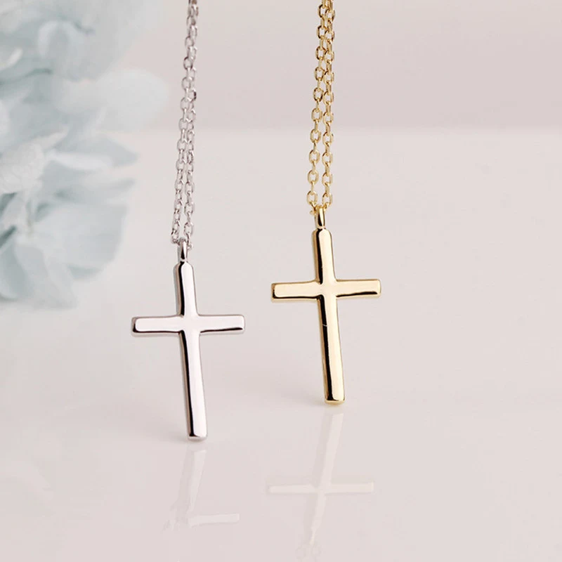 Colar com pingente de cruz simples para mulheres. Uma joia elegante e discreta para uso diário. Expresse sua fé com estilo e sofisticação. — foto 3