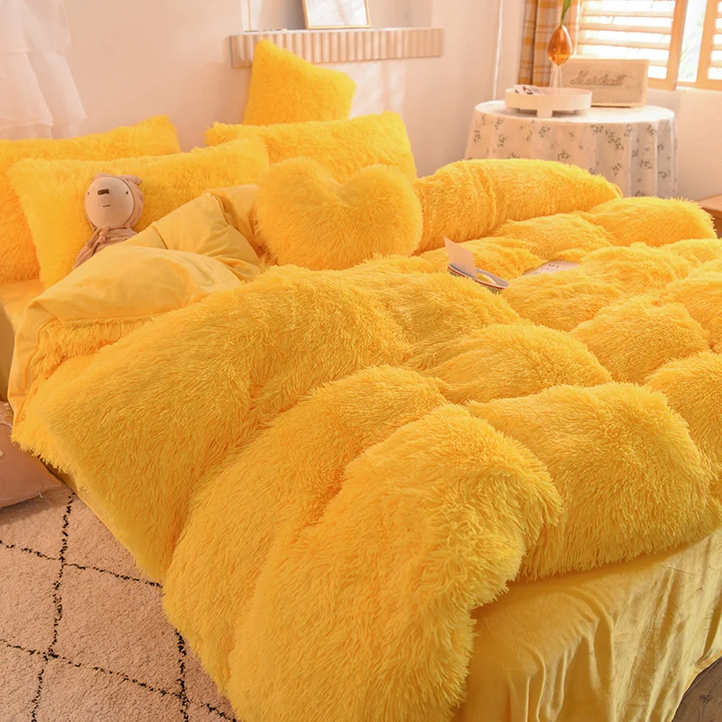 Jogo de cama de quatro peças em veludo de vison e cristal, macio e luxuoso, para noites de sono reparadoras e um quarto elegante. — foto 4