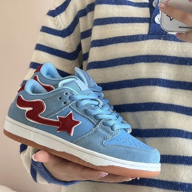 Sapatos Meteor Board para casais, tendência casual com combinação de cores. Conforto e estilo para um visual moderno e descontraído. — foto 7