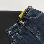 Jeans Cropped Estilo Chica Callejera con Múltiples Botones Ajuste Perfecto para un Look Moderno y Atractivo Jeans de Moda Para Mujeres — foto 4