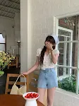 Shorts in denim retrò estivi a vita alta, design A-line. Perfetti per l'estate, offrono comfort e stile per un look fresco e alla moda. — foto 4