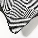 Capa de almofada listrada em preto e branco para sala, quarto, villa, hotel e B&B. Adicione um toque elegante e moderno à sua decoração. — foto 5