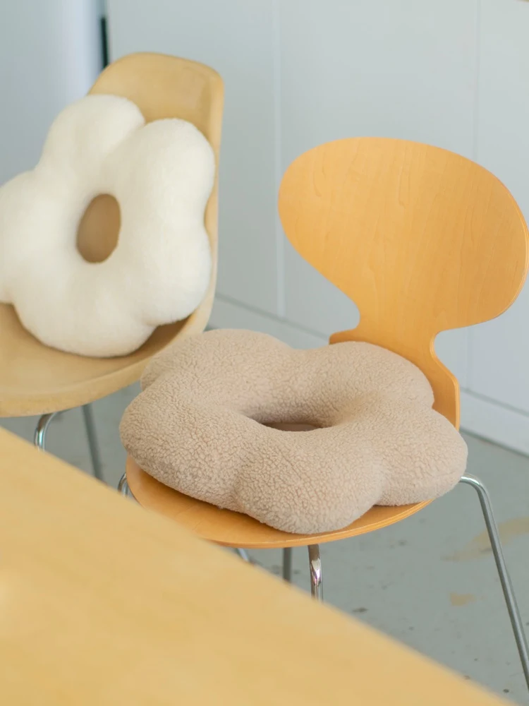 Almofada decorativa geométrica coreana para escritório, veludo de cordeiro fofo, travesseiro para sofá, design bonito e confortável. — foto 3