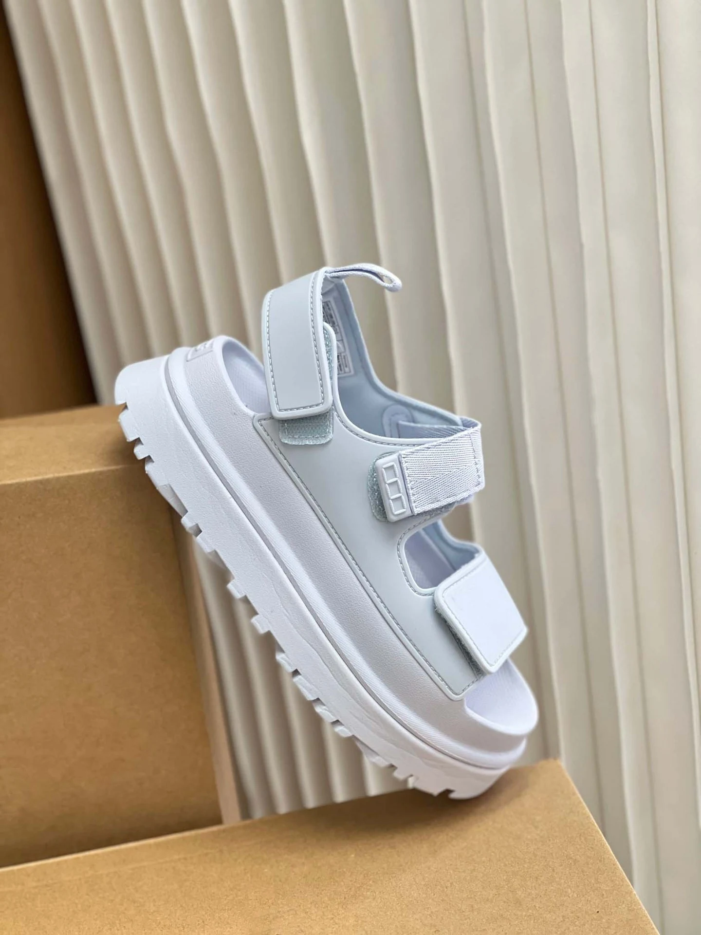 Women's Summer Flat Casual and Comfortable Thick Bottom Velcro Fashion Sandals, perfect for everyday wear and style. — photo 9