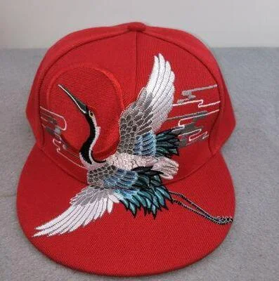 Verstelbare baseball cap met kraanvogelborduurwerk, ideaal voor comfort en bescherming tegen de zon. Perfect voor dagelijks gebruik. — foto 5