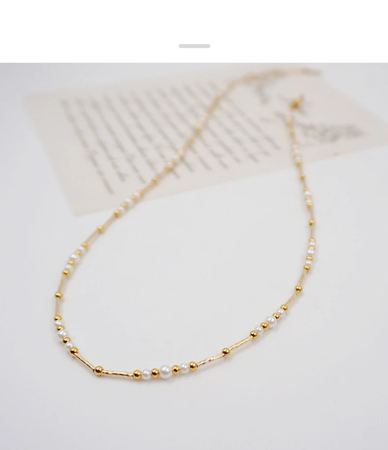 Colar longo com pérolas pequenas retrô francês e pulseira combinando. Conjunto elegante para um visual vintage e sofisticado. — foto 3